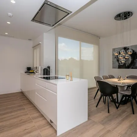 Acacia Villa *